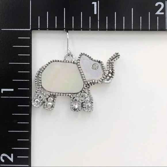 🌼 Mother of Pearl Elephant Silver Dangle Earrings - Picture 2 of 3
